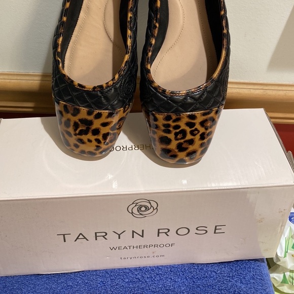 Taryn Rose black with leopard print.  Only worn once. Weatherproof leather - Picture 2 of 3